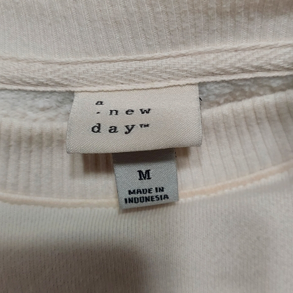 Women's White Puff Sleeve Top - Picture 2 of 5